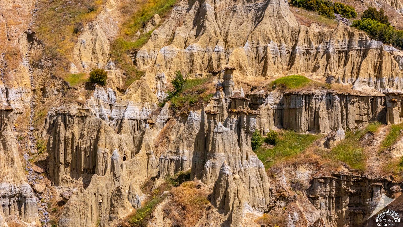 Kula Volkanları - Manisa