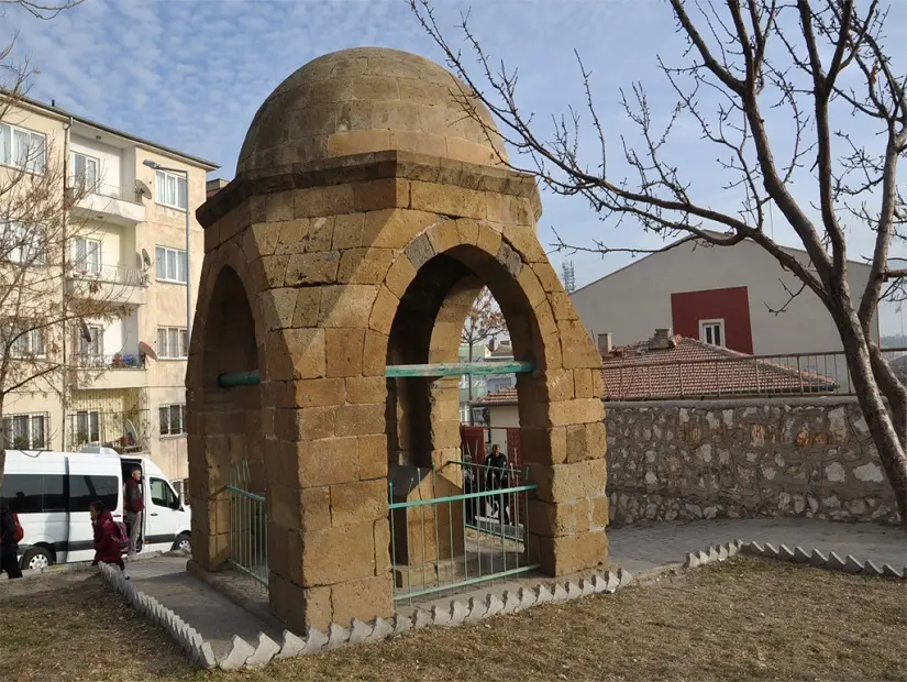 Dörtayak Türbesi