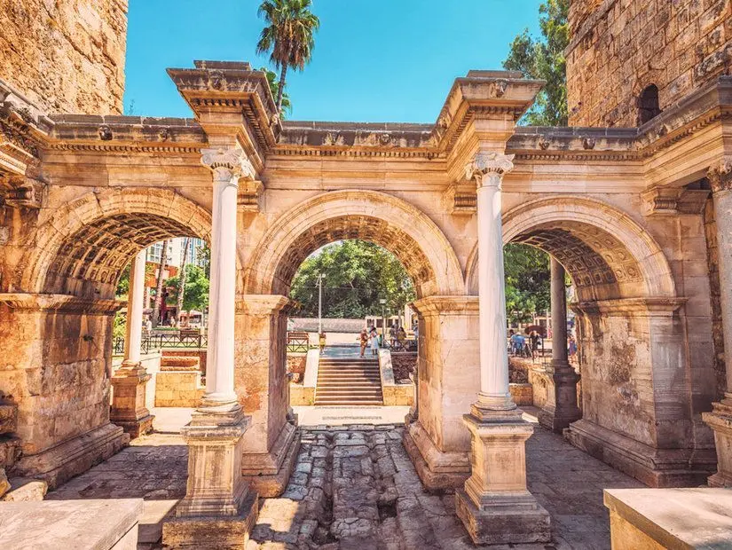 Hadrianus Kapısı (Üç Kapılar)