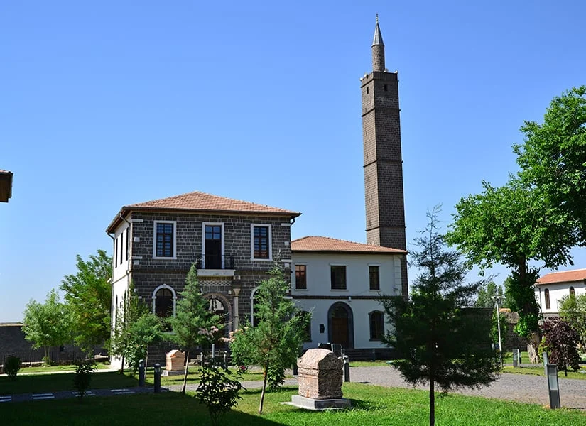 Gazi Köşkü, Sur