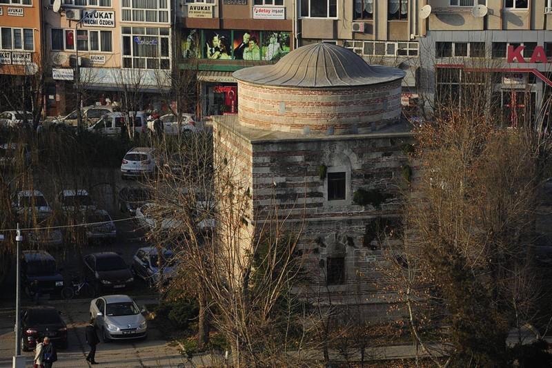 Zindan Baba Türbesi