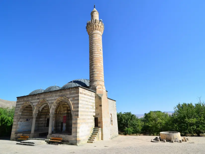 . Sungur Bey Camii