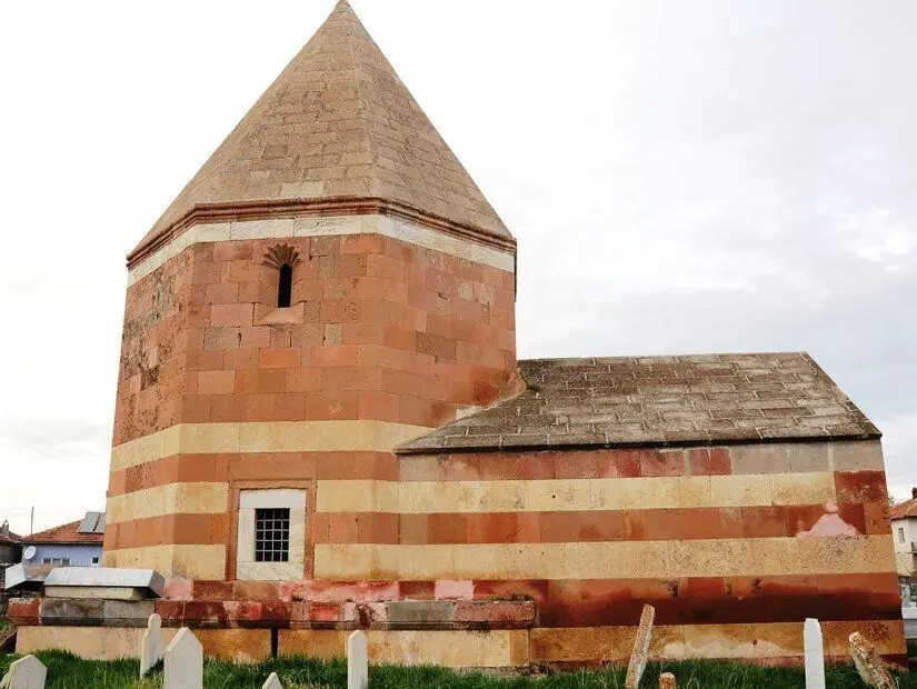 Çandır Şah Sultan Hatun Türbesi