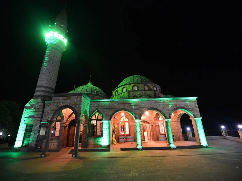 Malik Ejder Türbesi