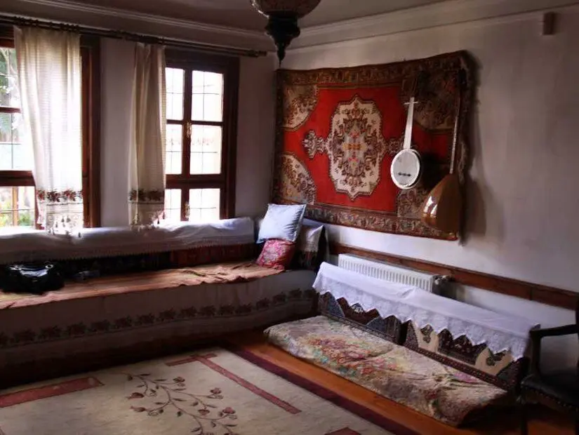 Hayri İnal Konağı