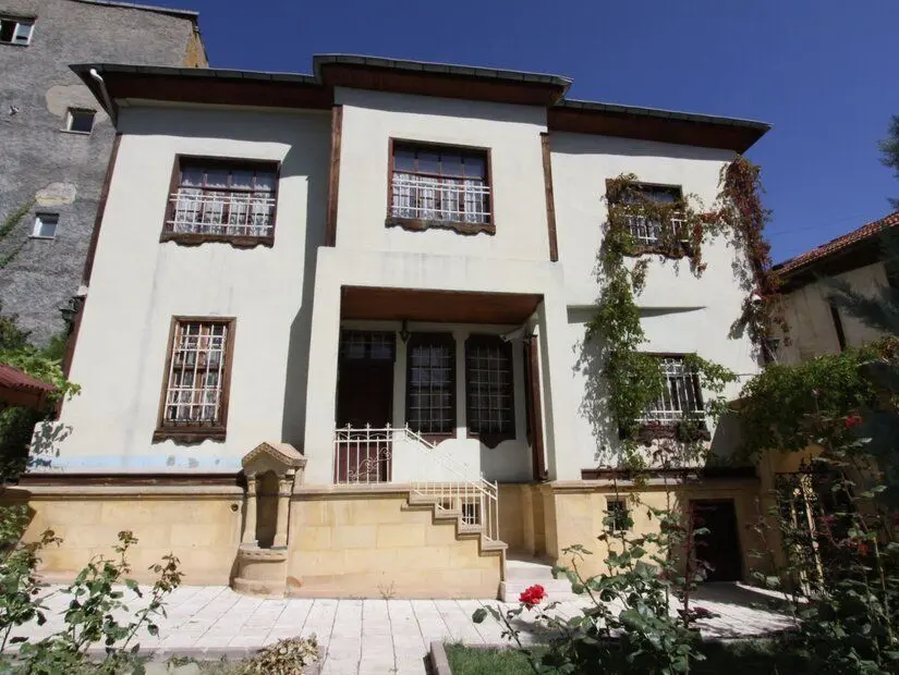 Muteber Divanlıoğlu Konağı