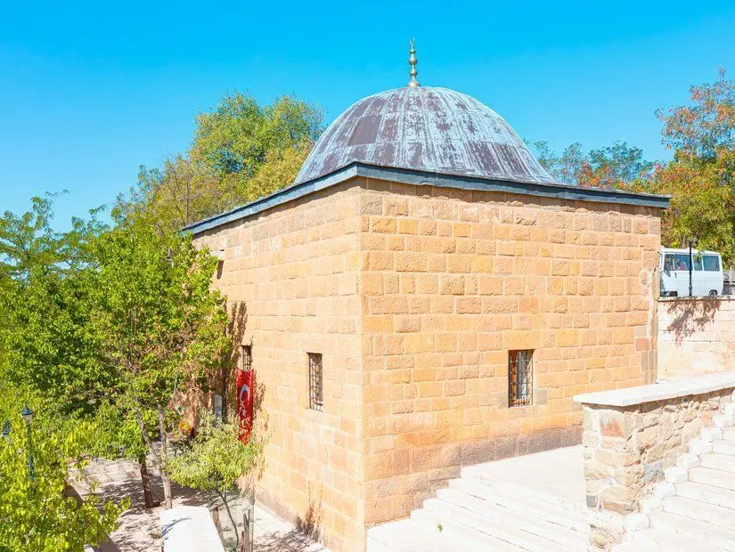 Arap Baba Mescidi ve Türbesi