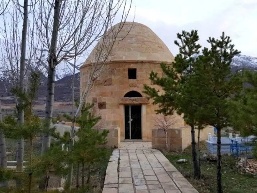 Dede Korkut Türbesi