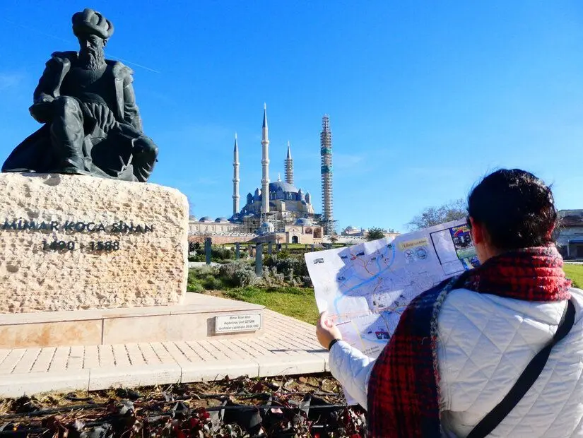 Mimar Sinan Heykeli