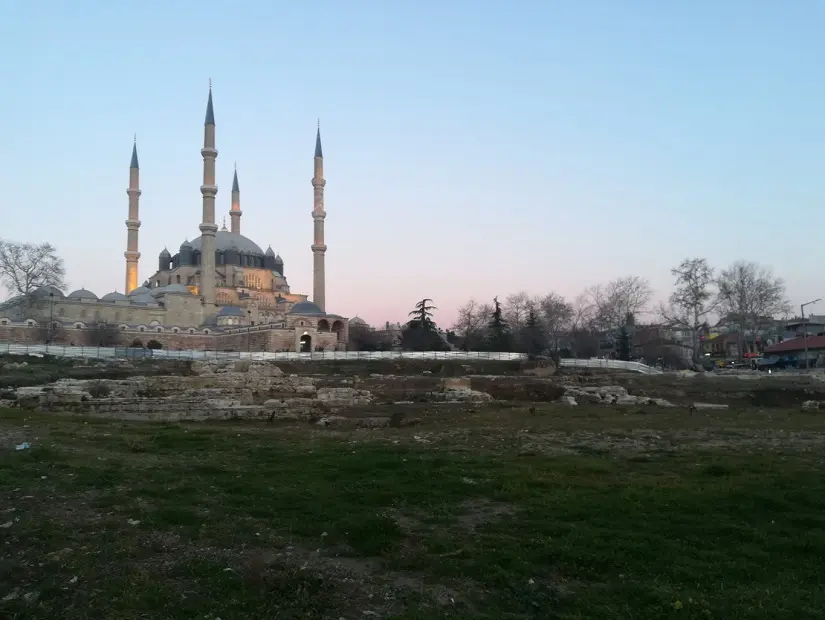 Yemiş Kapanı Hanı
