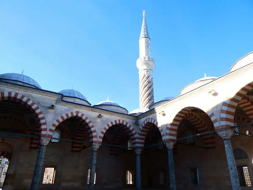 Üç Şerefeli Camii