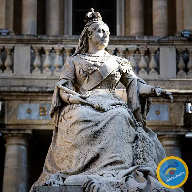 Queen Victoria Statue – Kraliçe Victoria Heykeli