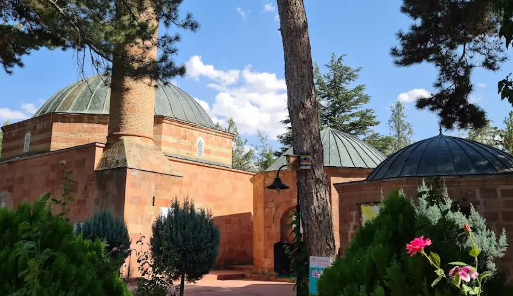 Hasandede Cami ve Türbesi