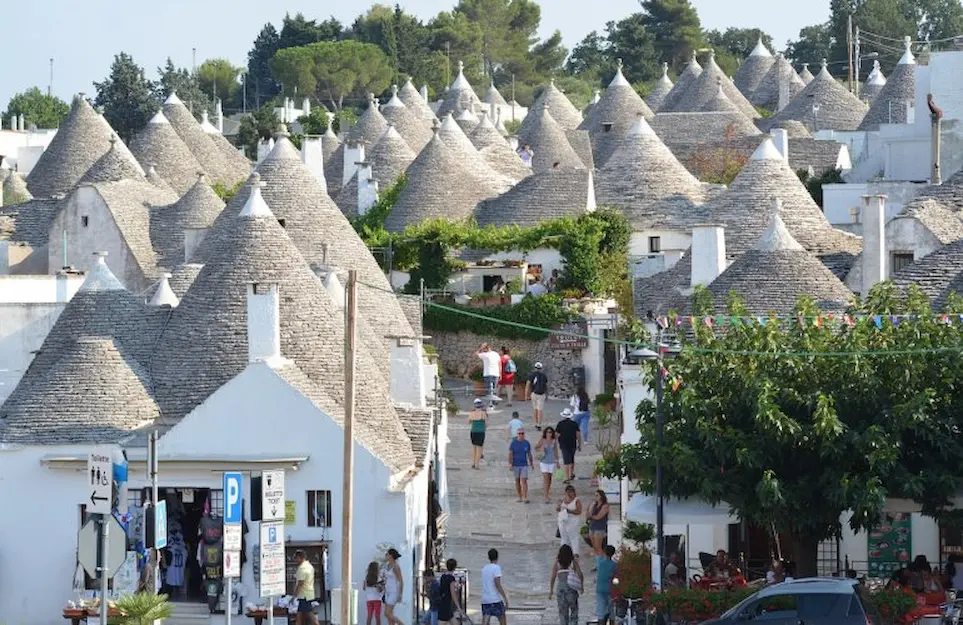 Puglia – Alberobello Trulli Evleri