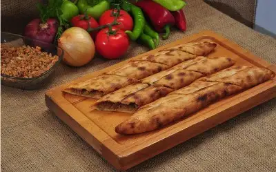 Kıymalı Karadeniz Pidesi
