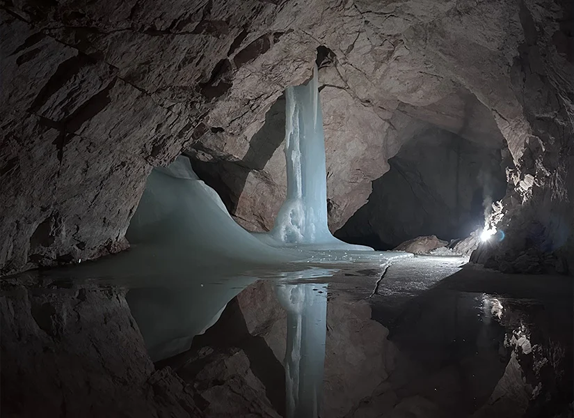Eisriesenwelt Buz Mağarası