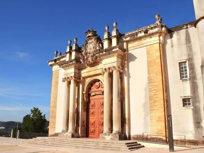 Joanina Kütüphanesi (Biblioteca Joanina)