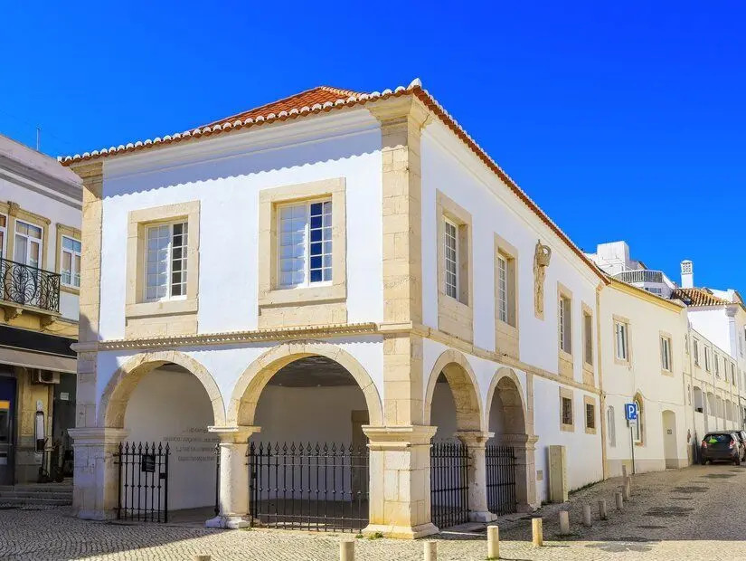 Köle Pazarı Müzesi (Mercado de Escravos)
