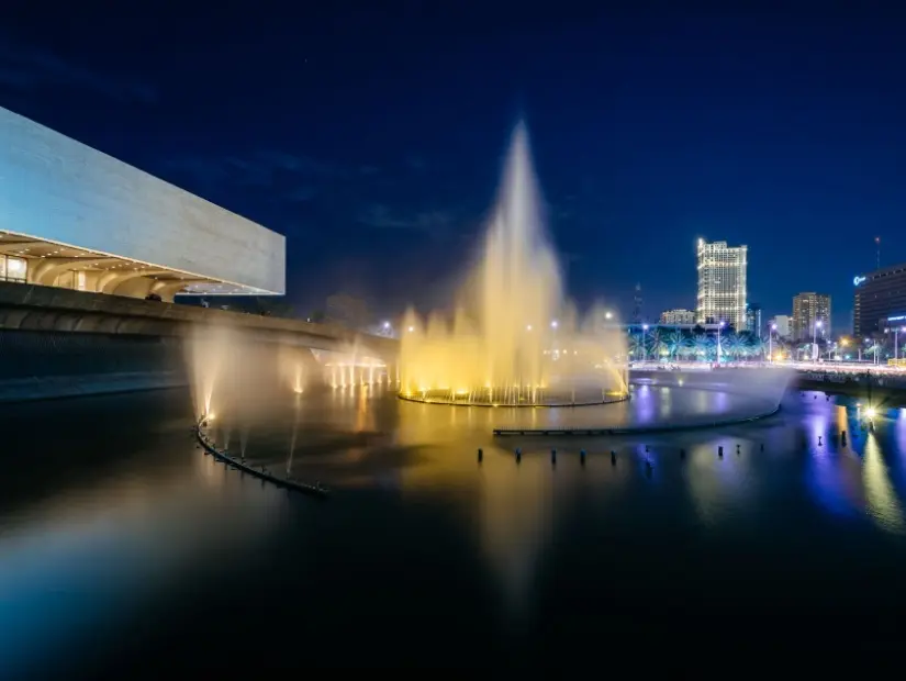 Manila Kültür Merkezi (Cultural Center of the Philippines - CCP)