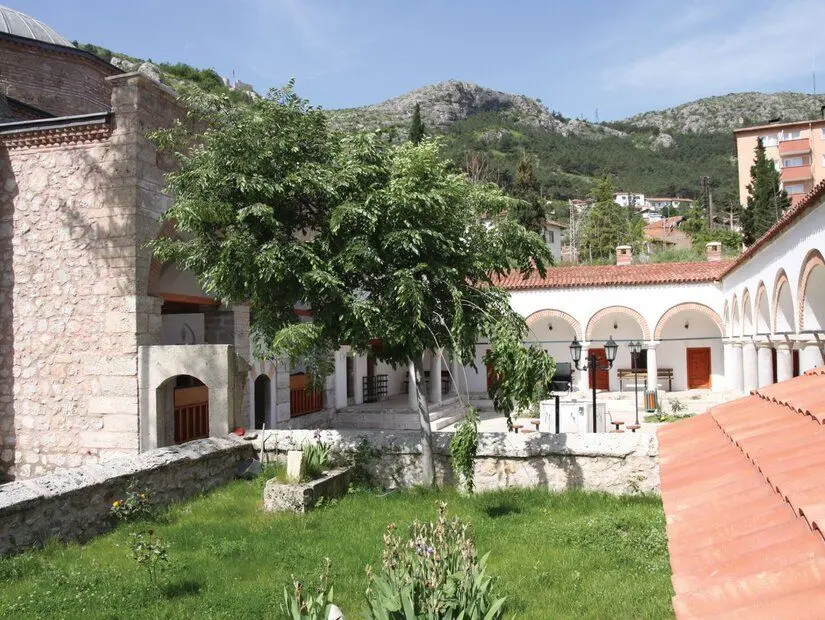 Küçük Ağa Külliyesi