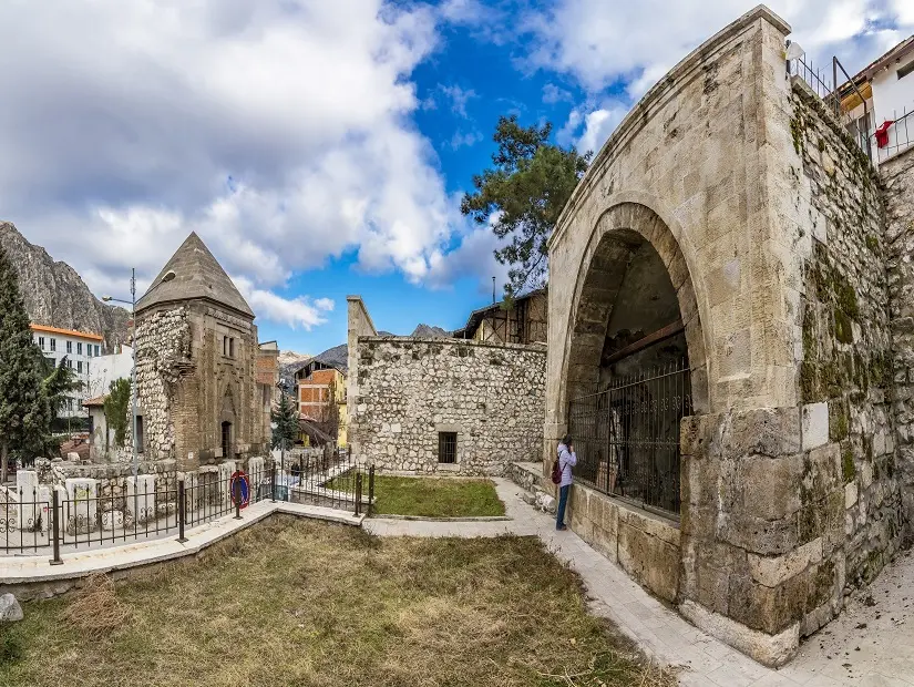 Kadılar Türbesi