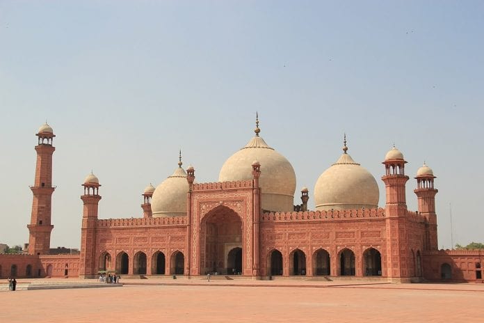 Badshahi Camii
