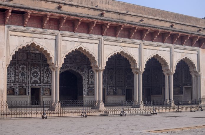 Shees Mahal Anıtı