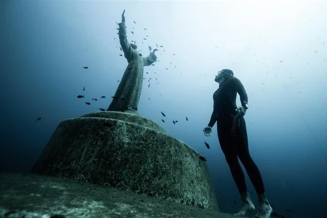 Sualtındaki kutsal mekan: Christ of the Abyss heykeli, Portofino – İtalya