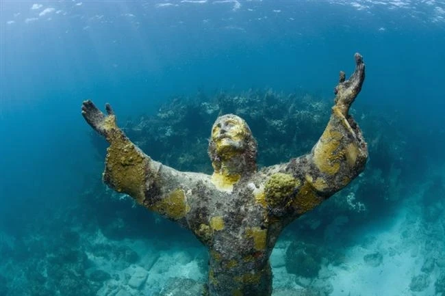 Sualtındaki İsa: Christ of the Abyss, Key Largo – Florida