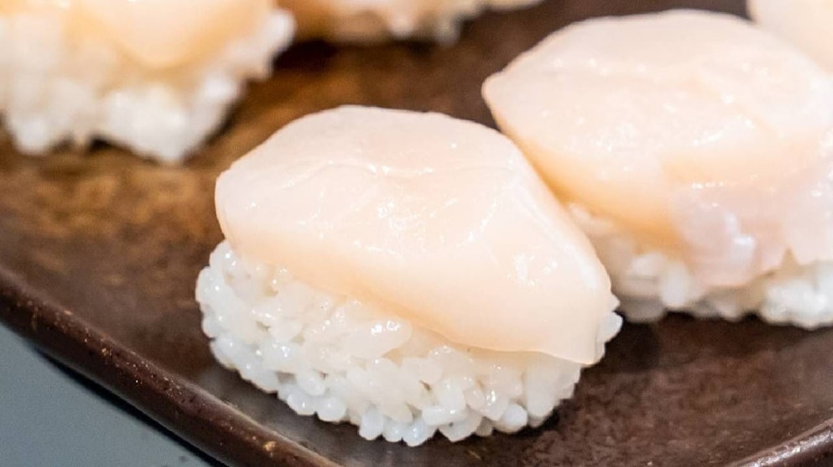 hotate nigiri sushi