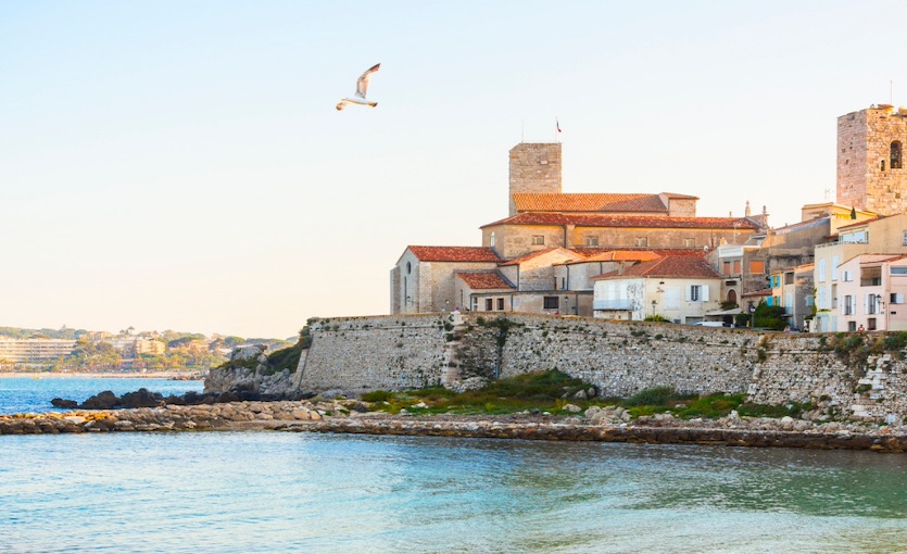 Antibes Nerede?
