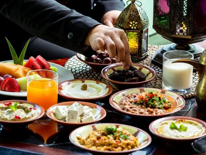 Herkesi bir araya toplayan iftar sofraları