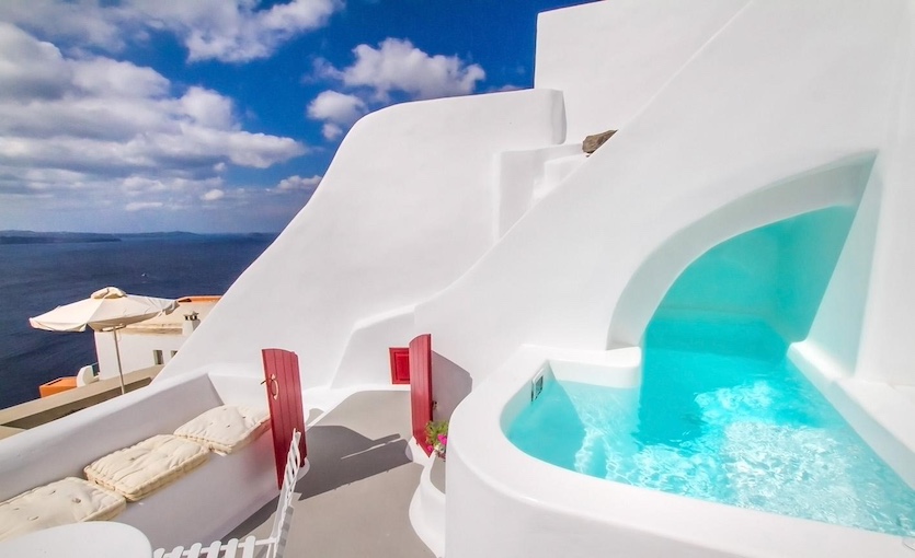 Tatil Fotoğraflarında Gördüğümüz Şu Mavi Ev: Hector Mağara Evi, Santorini