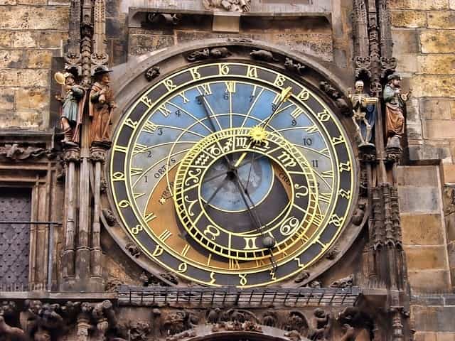 Astronomik Saat Kulesi (Orloj)