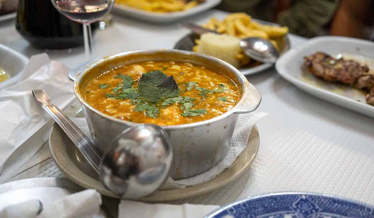 Arroz de marisco (deniz mahsullü pilav)