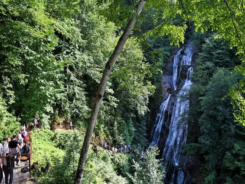 Güzeldere Şelalesi Tabiat Parkı
