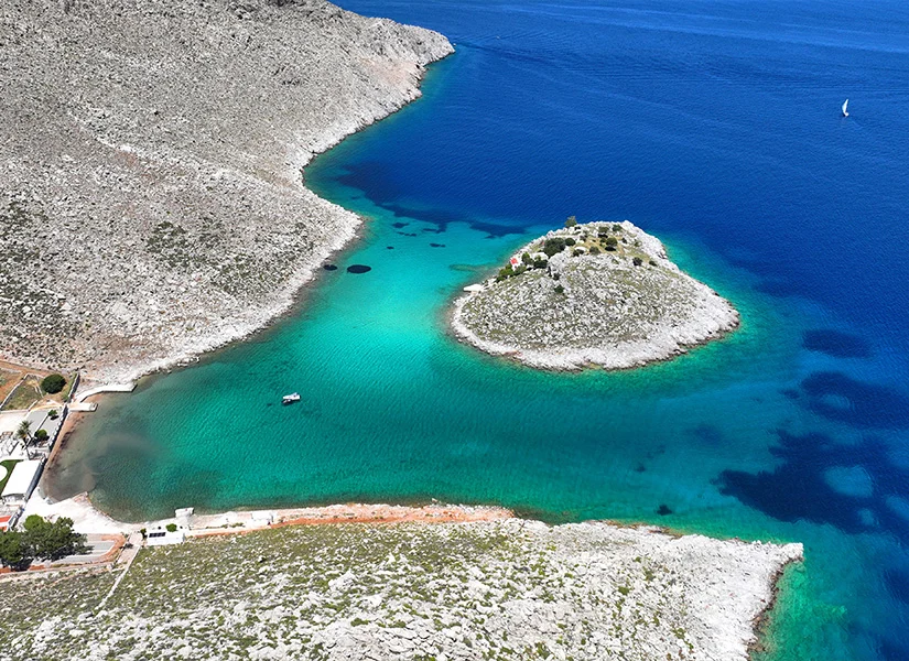 Agia Marina Plajı