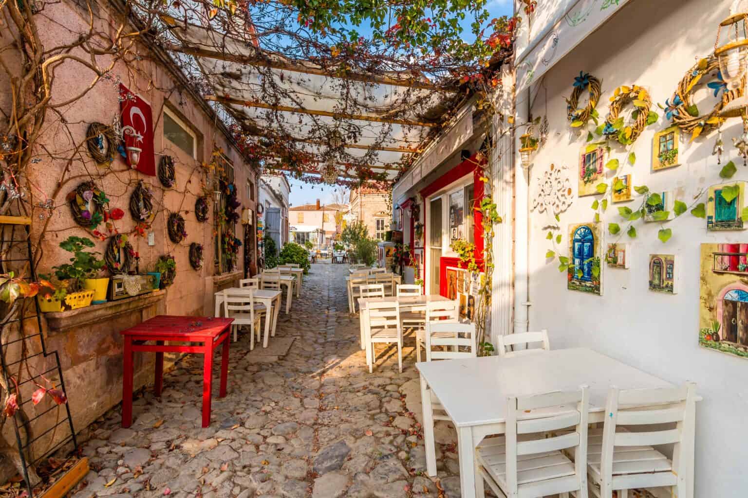 Cunda Adası Gezilecek Yerler Tarihi Sokaklardan Sessiz