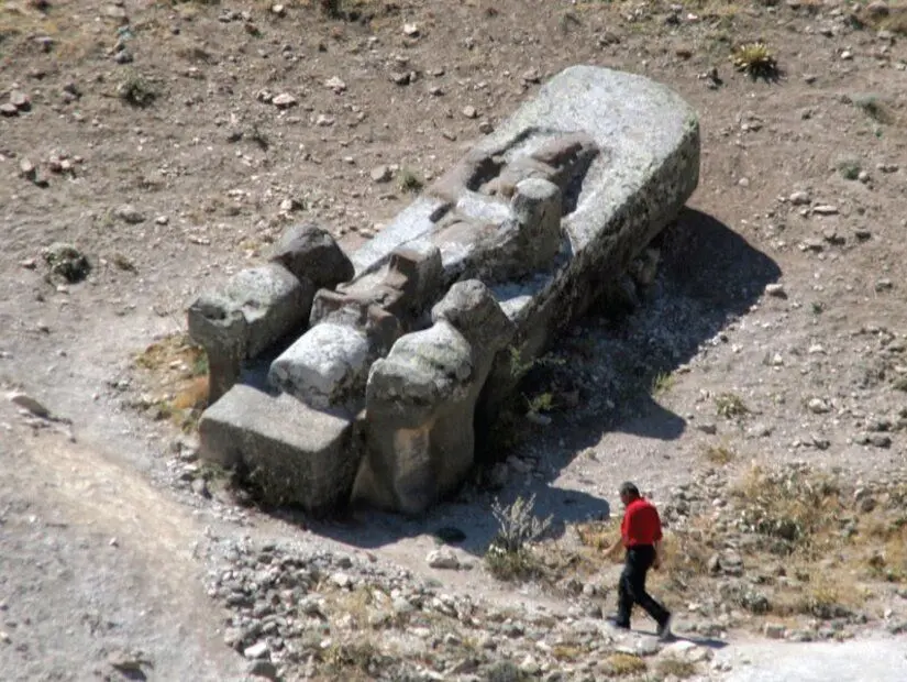 Fasıllar Köyü Anıtı