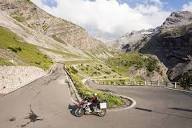 Motosikletle Rüzgara Karşı Özgür Rotalar