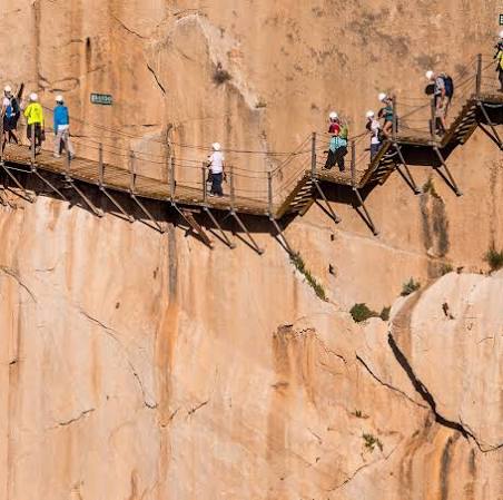 Ölümle Dans İspanya nın Kanyon Duvarlarına Asılı Tarihi Kral