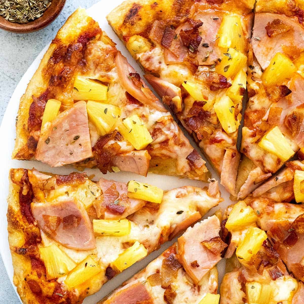 Kanada Hawaii pizzası ya da ananaslı pizza