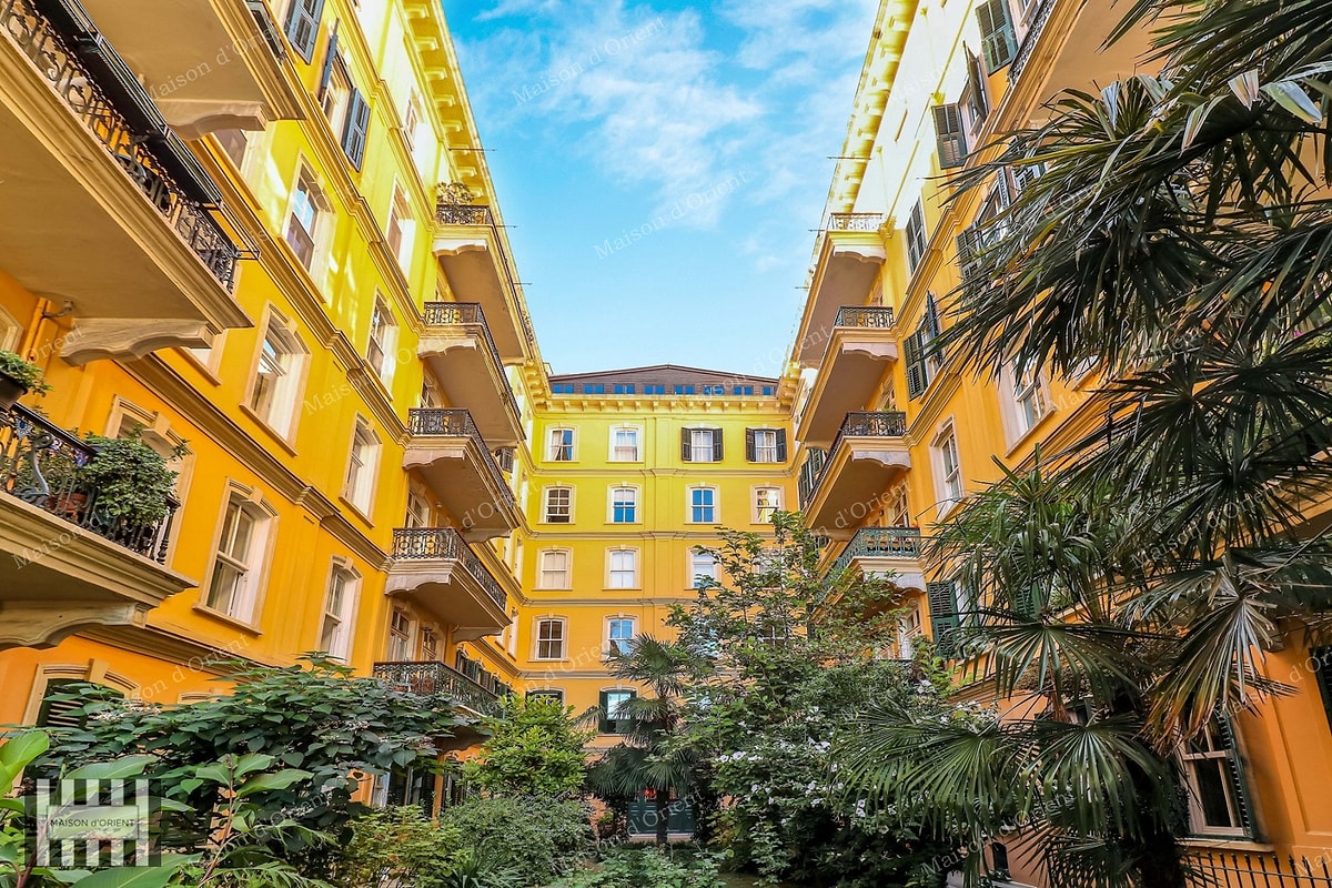 Rengi bile yetiyor Doğan Apartmanı