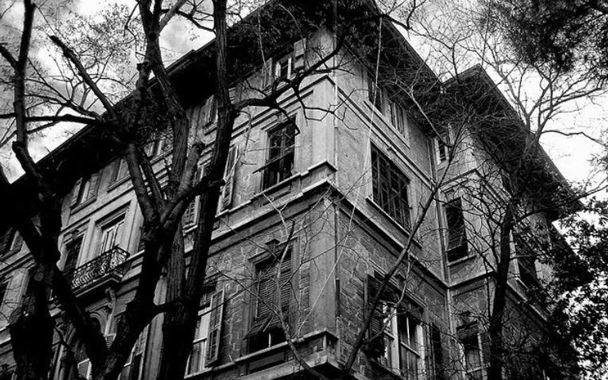 Savaşlara tanıklık etmiş Sarıca Apartmanı