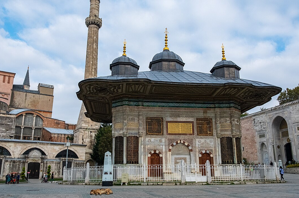 III Ahmet Çeşmesi nin Tarihi ve Kitabeleri