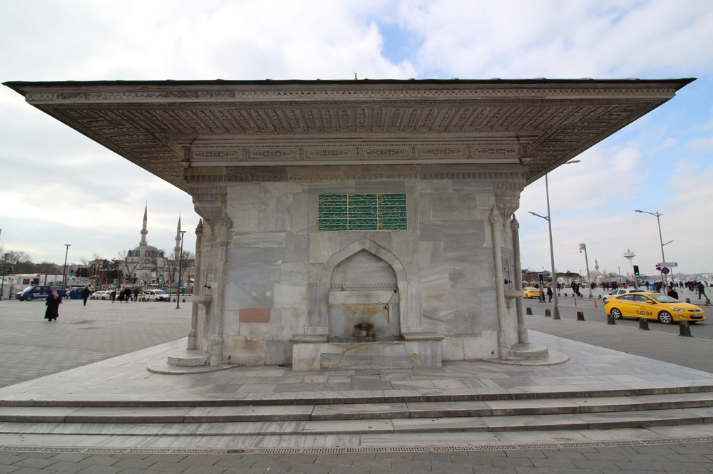Tophane Meydan Çeşmesi ve Osmanlı Meydan Çeşmeleri Geleneği