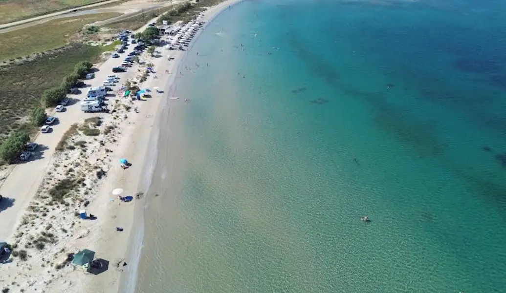 Kotsinas Köyü ve Plajı