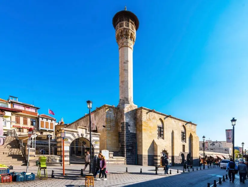 Tahtani Camii