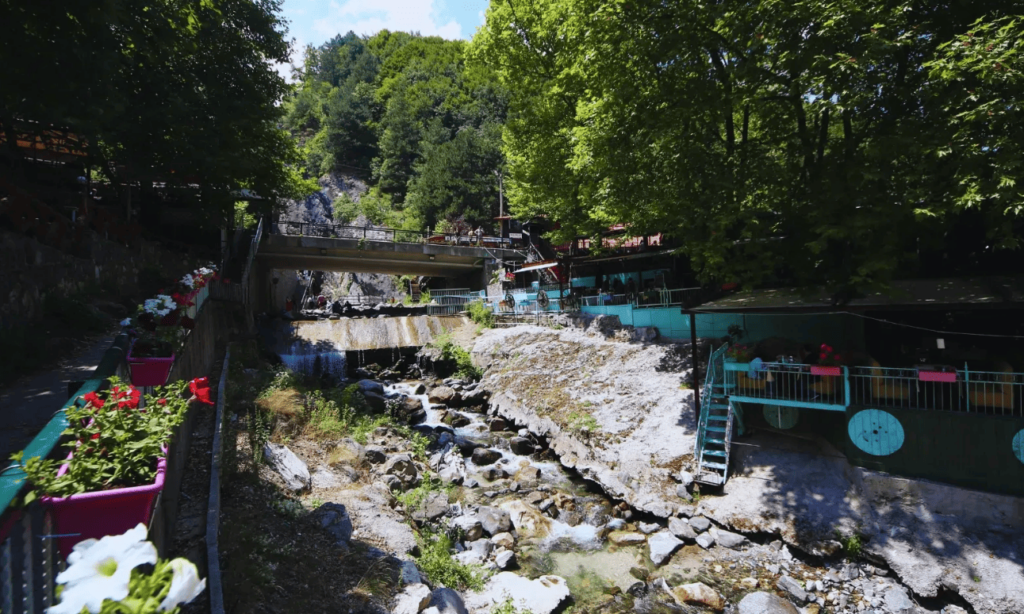Saitabat Şelalesi Piknik Alanı