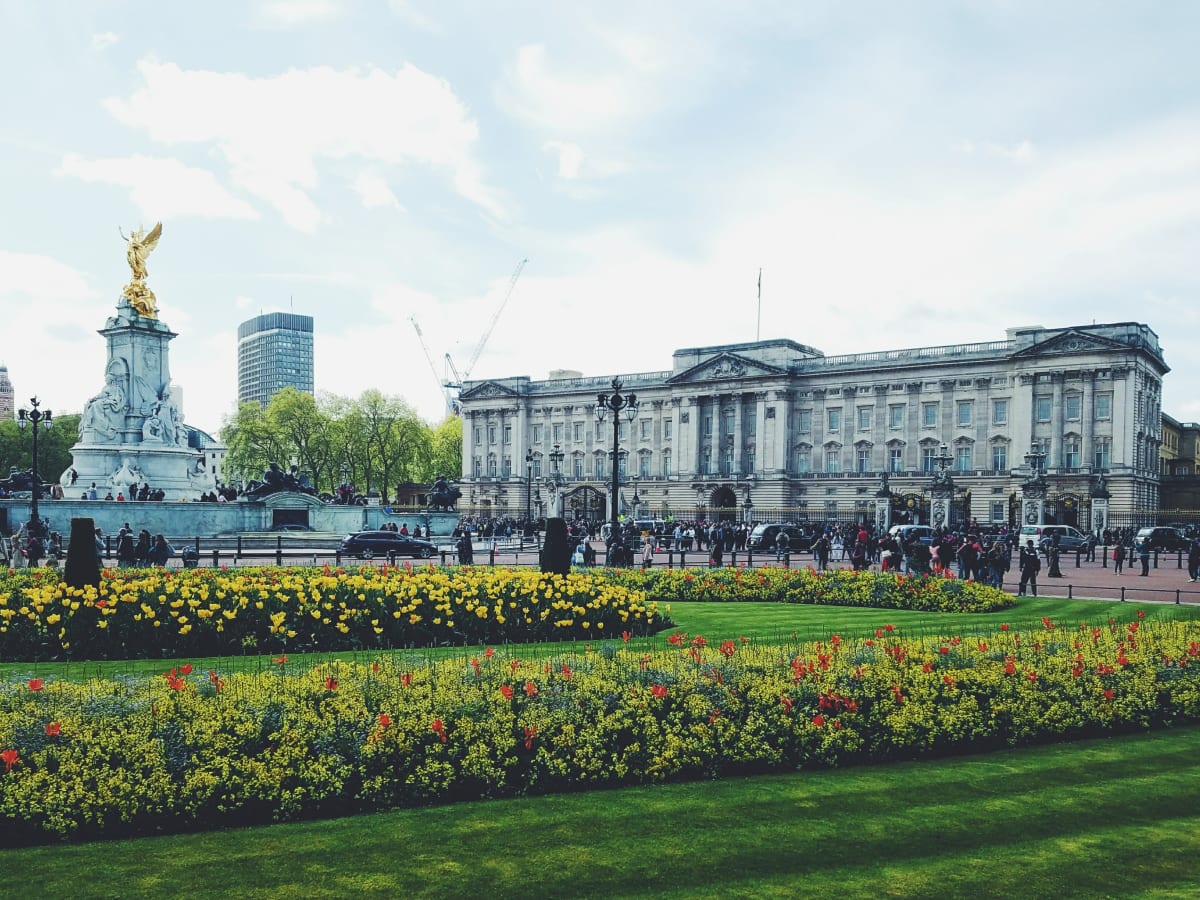 Buckingham Sarayı nı ziyaret edin